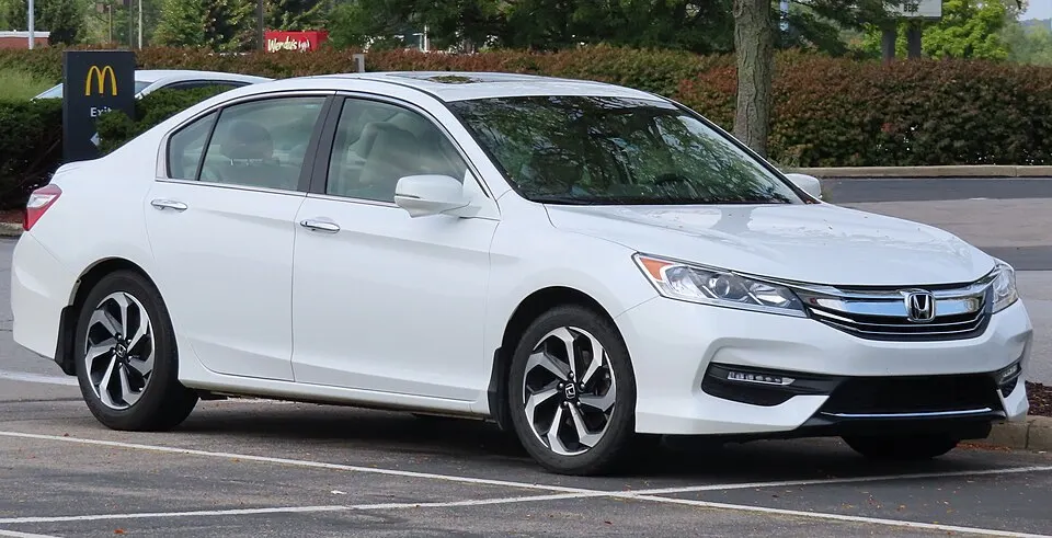 2016 Honda Accord EX-L, front right, 09-16-2022, photographed in United States