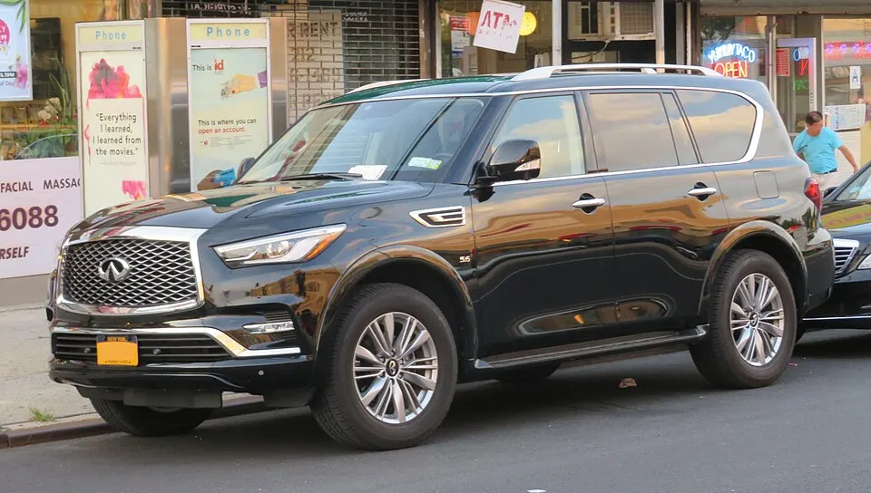 2018 Infiniti QX80 front 7.28.18, photographed in United States
