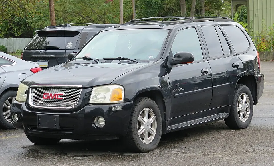 2005 GMC Envoy Denali in Onyx Black, front left, 10-12-2025, photographed in United States