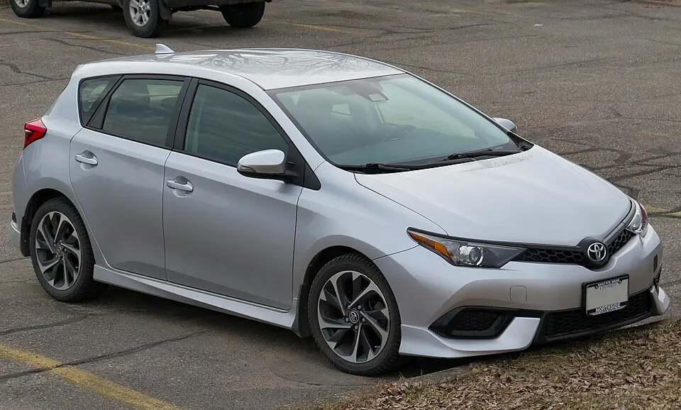 2017 Toyota Corolla iM in Classic Silver Metallic, Front Right, 2024-03-12, photographed in Canada