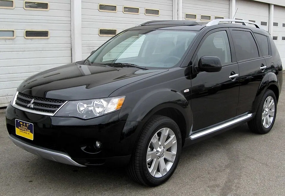 2009 Mitsubishi Outlander SE, photographed in United States