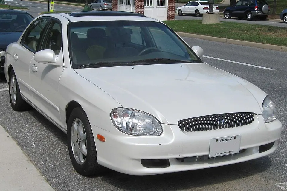 2001 Hyundai Sonata, photographed in United States