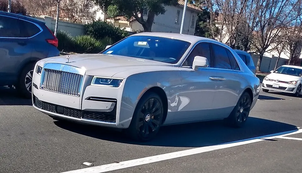 2022 Rolls-Royce Ghost front, photographed in United States