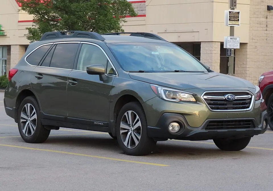 2019 Subaru Outback 2.5i Limited, front right, 08-27-2024, photographed in United States