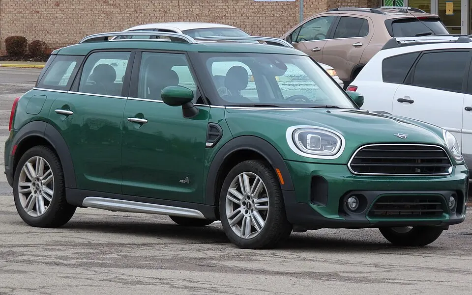2022 MINI Countryman Cooper ALL4, front right, 10-28-2023, photographed in United States