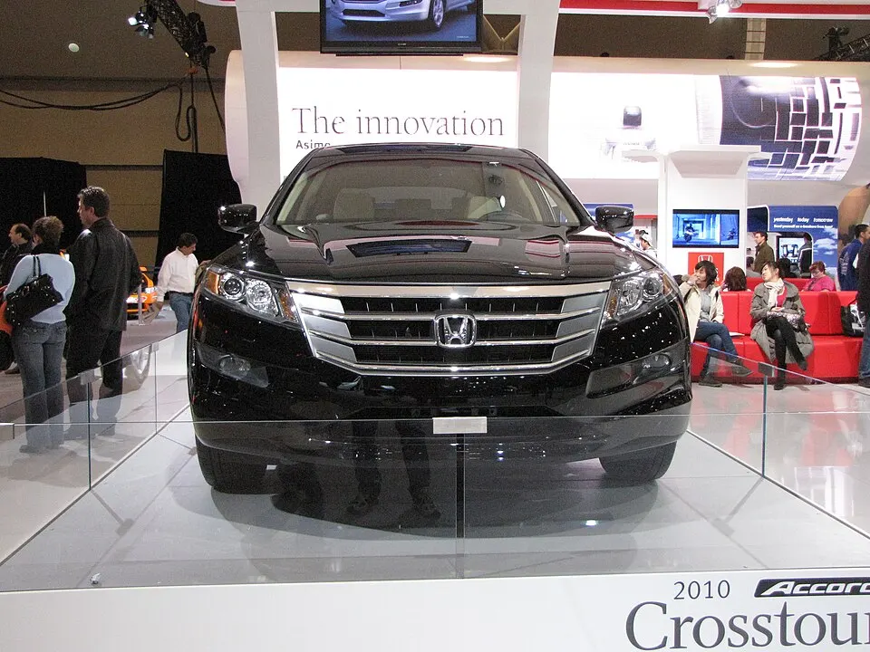 Honda 2010 Accord Crosstour Front, photographed in Canada