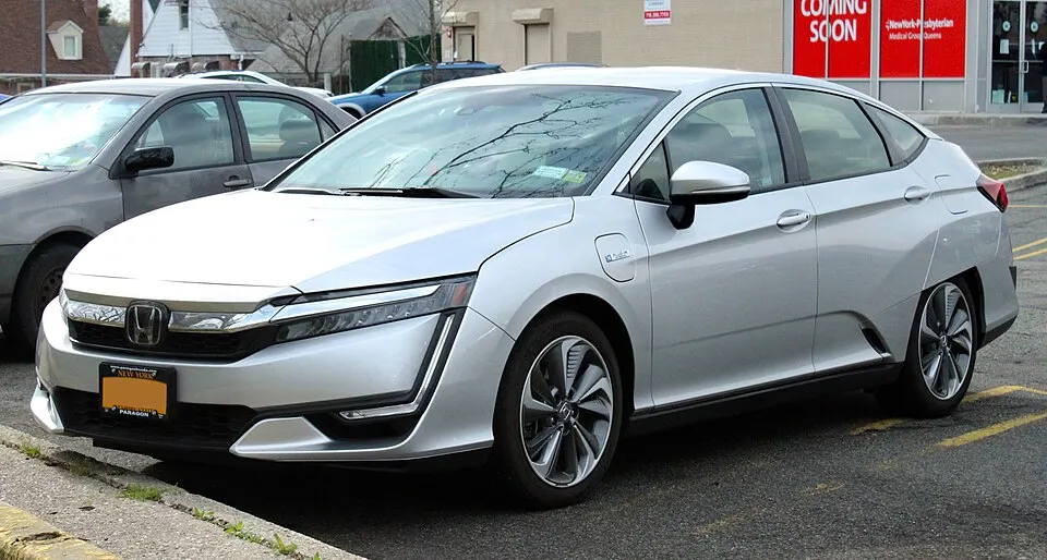2018 Honda Clarity Touring Plug-in Hybrid 1.5L front 4.18.19, photographed in United States