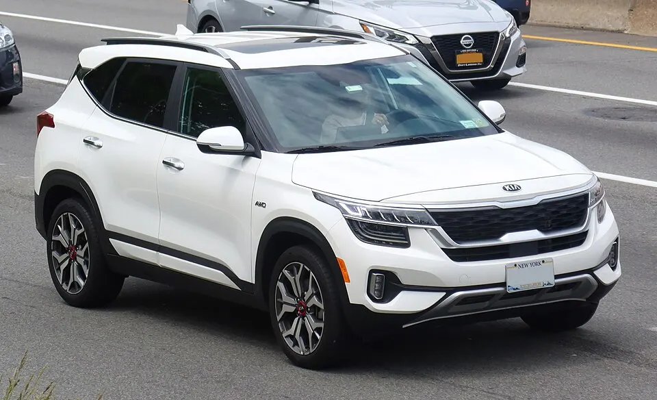 2021 Kia Seltos SX, front 6.2.22, photographed in United States