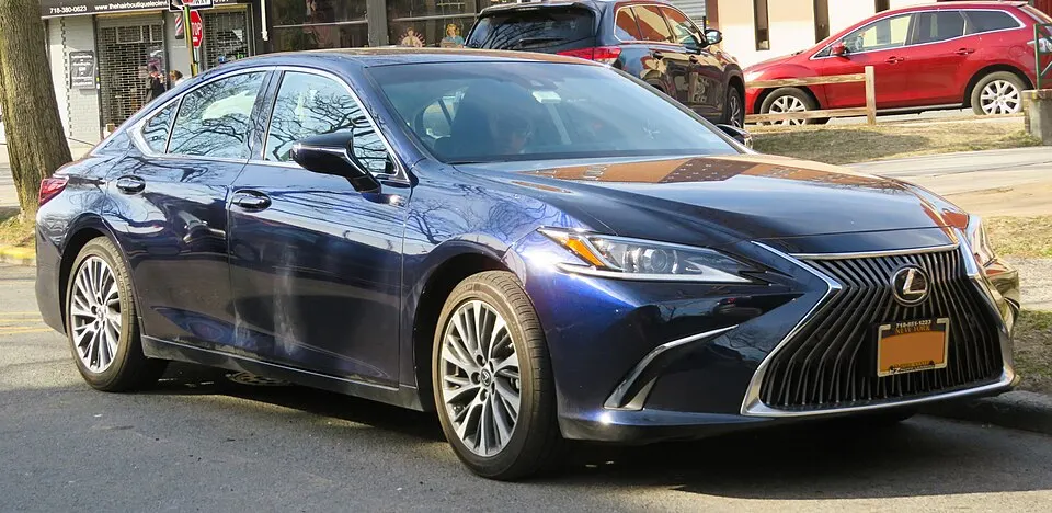 2019 Lexus ES 350 3.5L front 3.20.19, photographed in United States