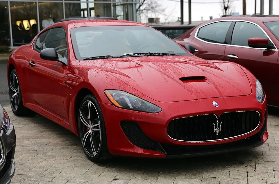 2015 Maserati GranTurismo MC, front right (rosso), photographed in United States