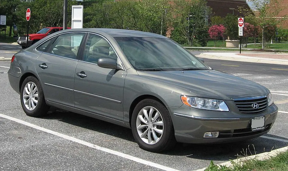07-Hyundai-Azera-Limited, photographed in United States