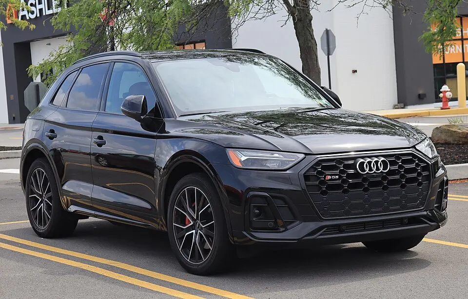 2022 Audi SQ5 3.0T Quattro Premium Plus in Mythos Black Metallic, front right, 08-16-2026, photographed in United States