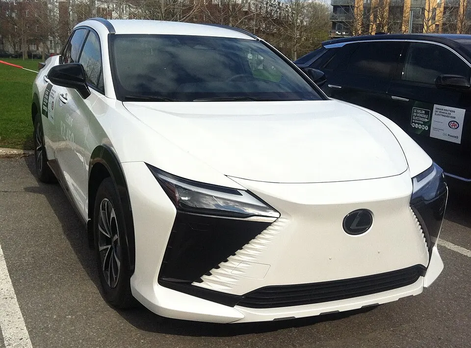 Lexus RZ 2025 au SVEM 2025, photographed in Canada