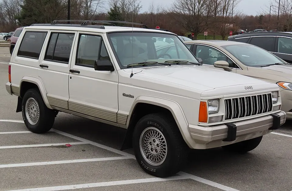 1996 Jeep Cherokee Country 4x4 front right, photographed in United States