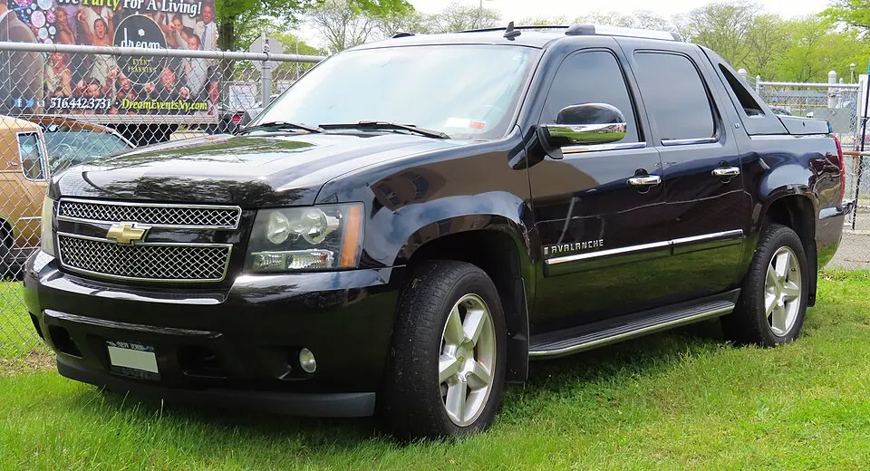 2008 Chevrolet Avalanche LT 5.3L front 5.19.19, photographed in United States