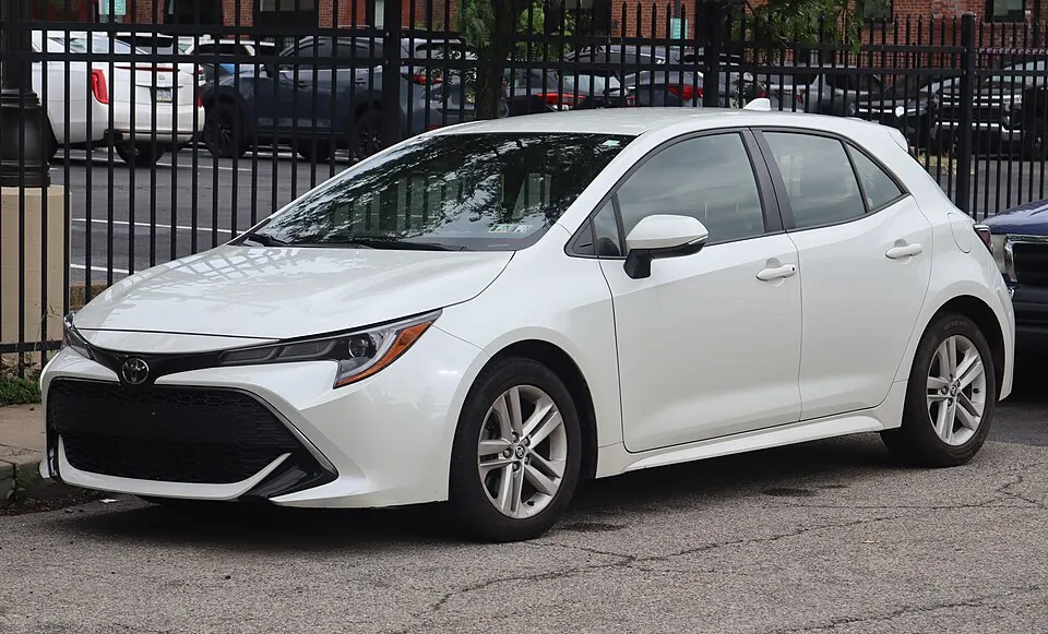 2019 Toyota Corolla SE hatchback in Blizzard Pearl, front left, 05-23-2026, photographed in United States