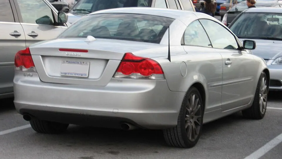 2nd-Volvo-C70-1, photographed in United States