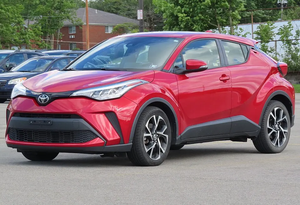 2021 Toyota C-HR XLE, front left, 05-24-2025, photographed in United States