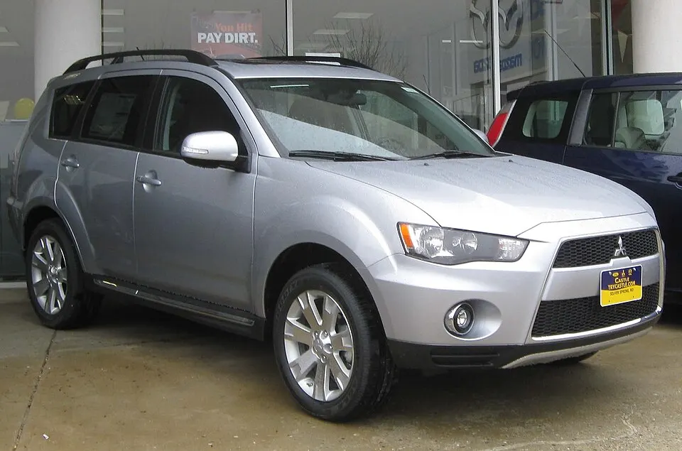 2010 Mitsubishi Outlander 1 -- 03-14-2010, photographed in United States