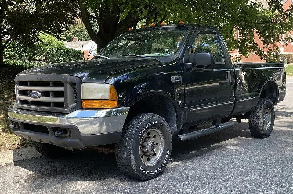 1999 Ford F-250 Super Duty in Black Clearcoat, front left, 07-22-2022, photographed in United States