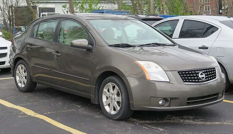 2008 Nissan Sentra S in Polished Granite, front right, 04-26-2025, photographed in United States