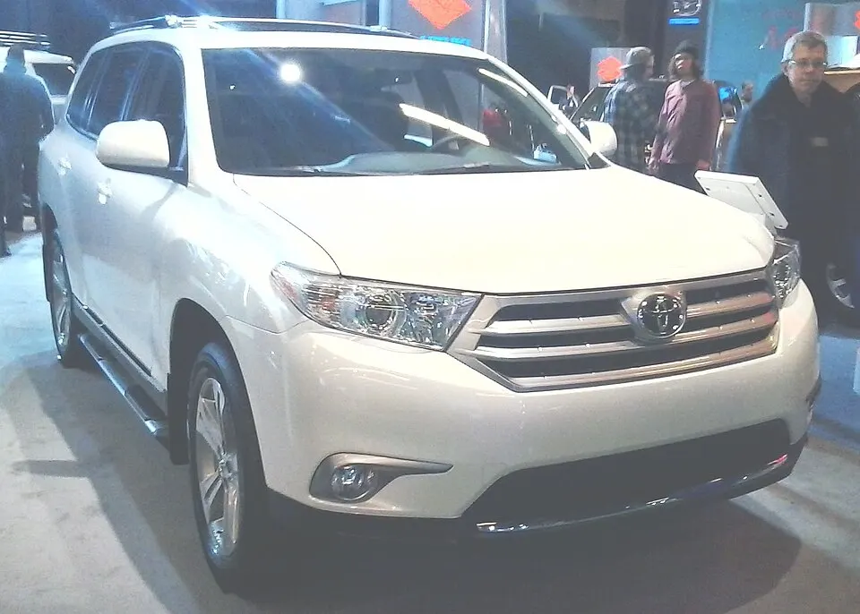 '13 Toyota Highlander (MIAS '13), photographed in Canada