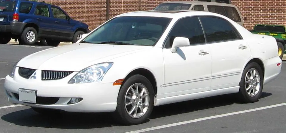 04-Mitsubishi-Diamante, photographed in United States