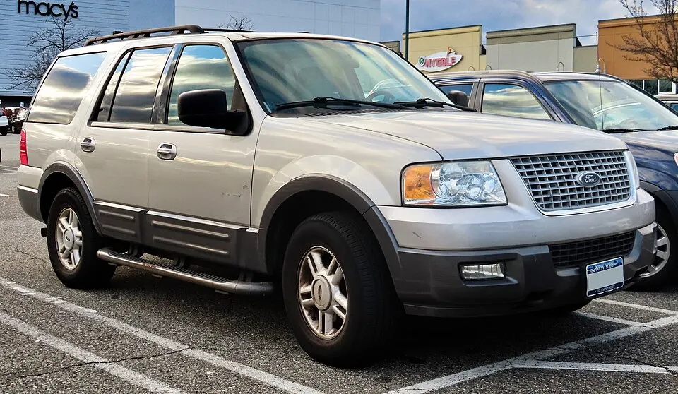 2005 Ford Expedition XLT, front 1.26.20, photographed in United States