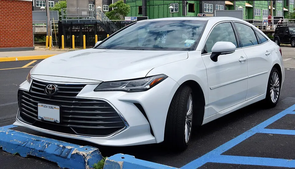 2020 Toyota Avalon Limited, front 6.13.21, photographed in United States