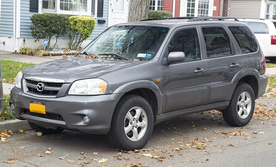 2005 Mazda Tribute s 2WD, front left, photographed in United States