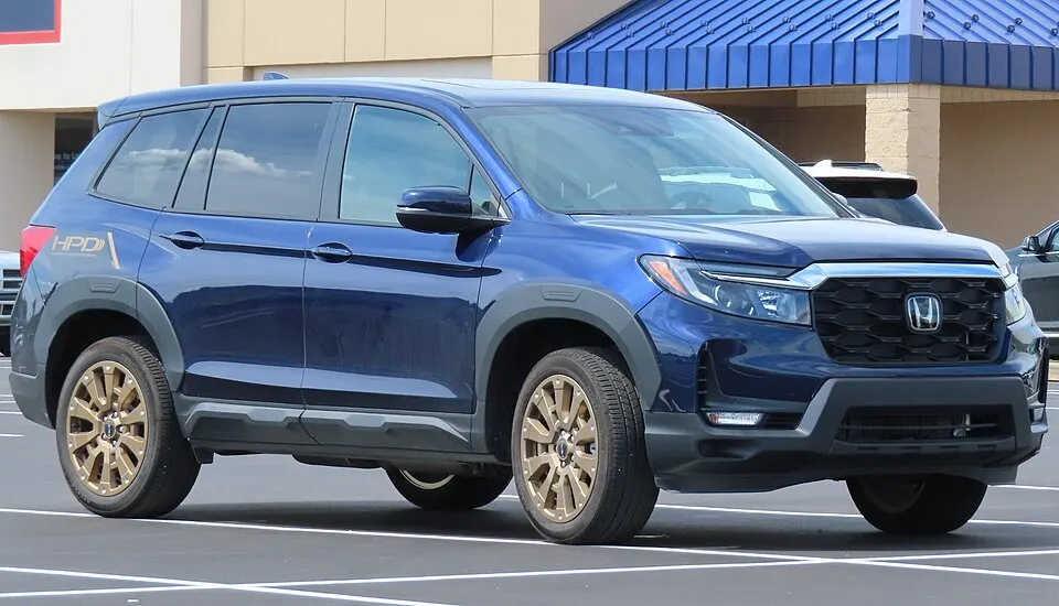 2022 Honda Passport EX-L AWD with HPD Bronze Package, front right, 09-02-2022, photographed in United States