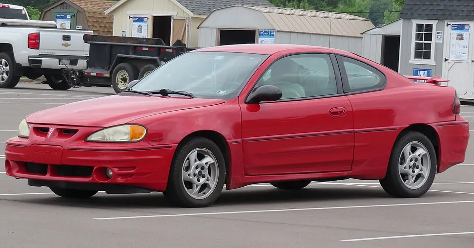 2005 Pontiac Grand Am GT Coupe, front left, 07-09-2023, photographed in United States