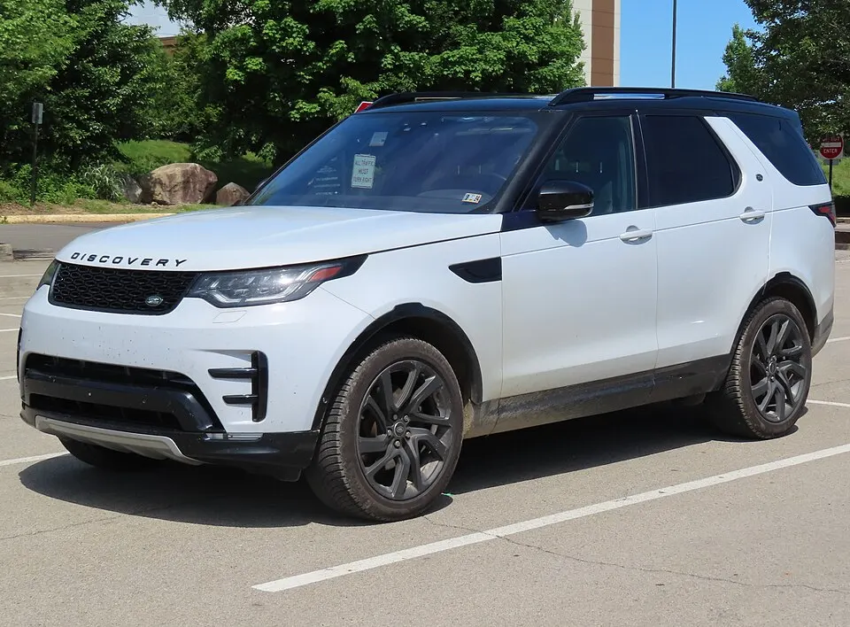 2017 Land Rover Discovery HSE Td6, front left, 05-23-2024, photographed in United States