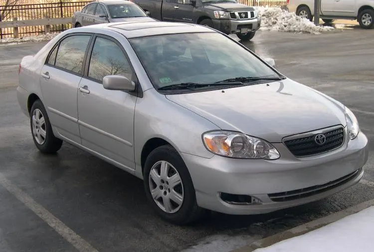 2005 Toyota Corolla (ZZE120) sedan 01, photographed in United States
