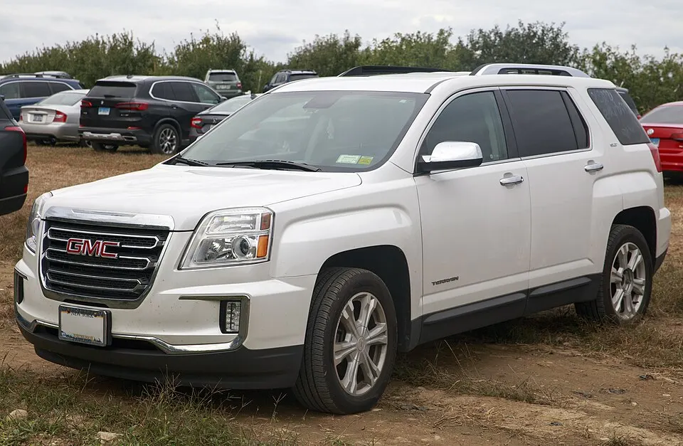 2017 GMC Terrain SLT AWD in Summit White, front left, photographed in United States