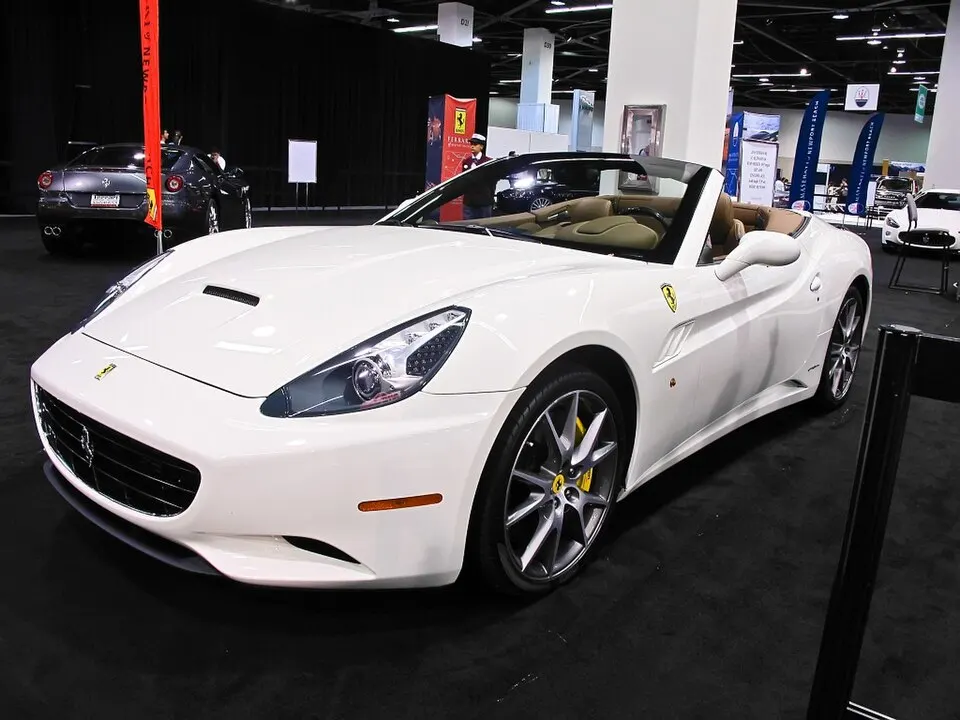 2010 Ferrari California (5080244696), photographed in United States