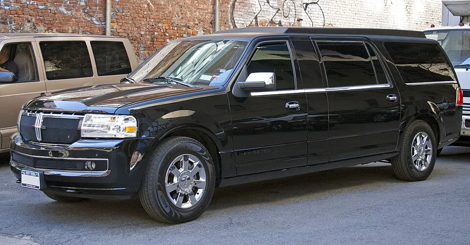 2008 Lincoln Navigator L limo black, photographed in United States