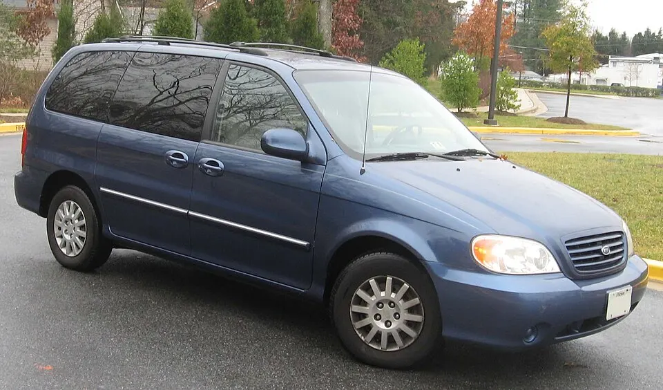 2002 Kia Sedona LX, photographed in United States