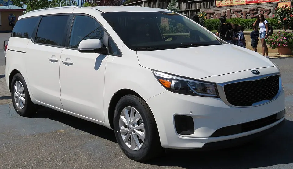2018 Kia Sedona LX 3.3L V6 front (2) 5.23.18, photographed in United States