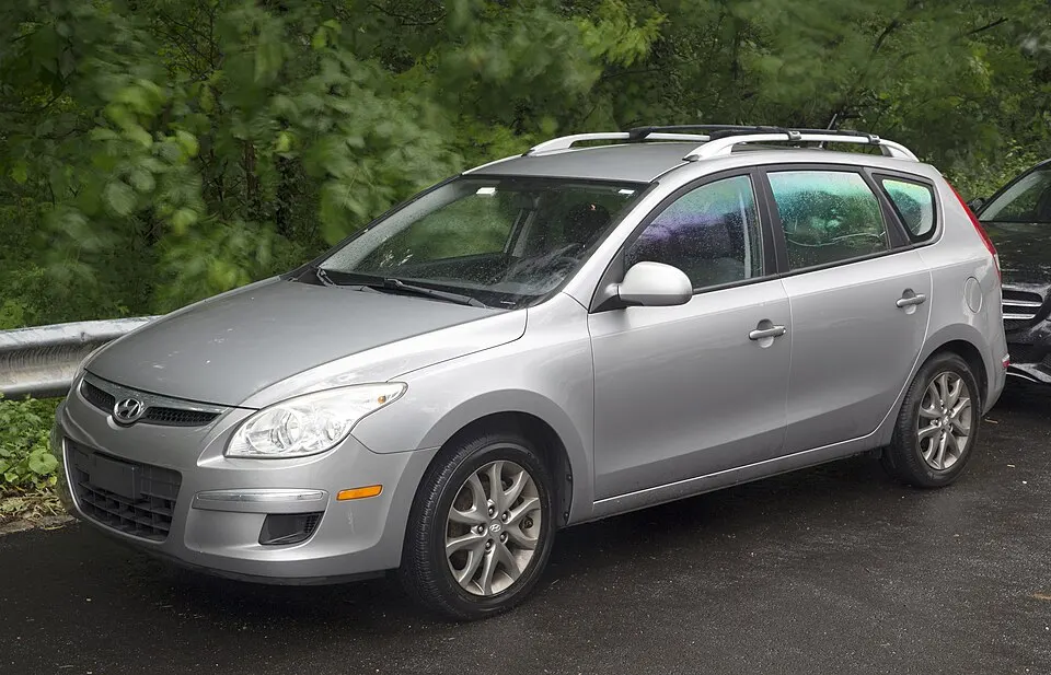 2012 Hyundai Elantra Touring GLS, front left (Douglaston), photographed in United States