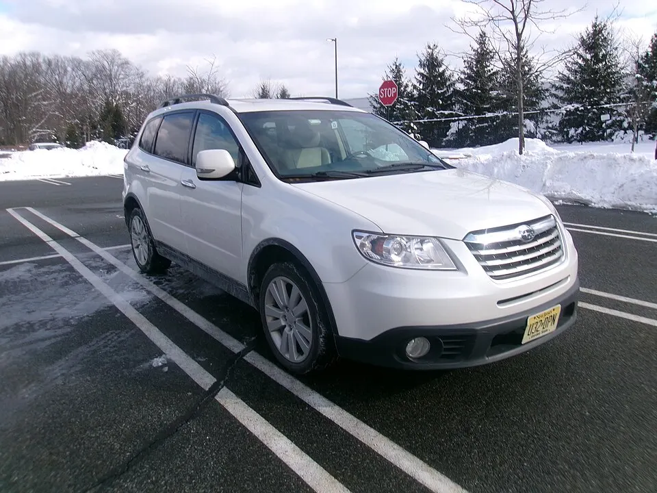 2013 Subaru Tribeca Limited, Front right, 01-19-2026, photographed in United States