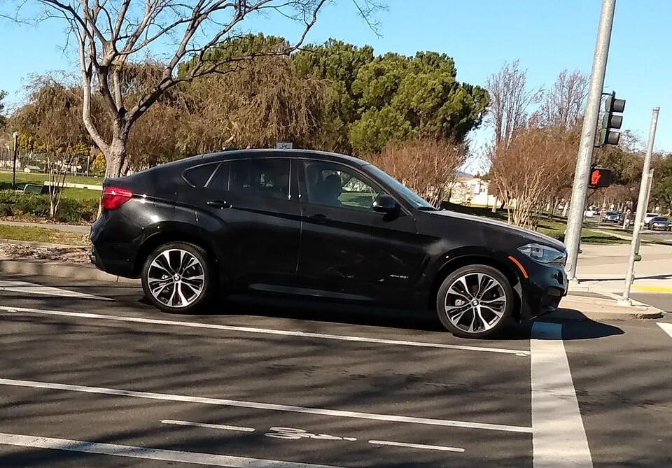 2017 BMW X6 xDrive35i, photographed in United States
