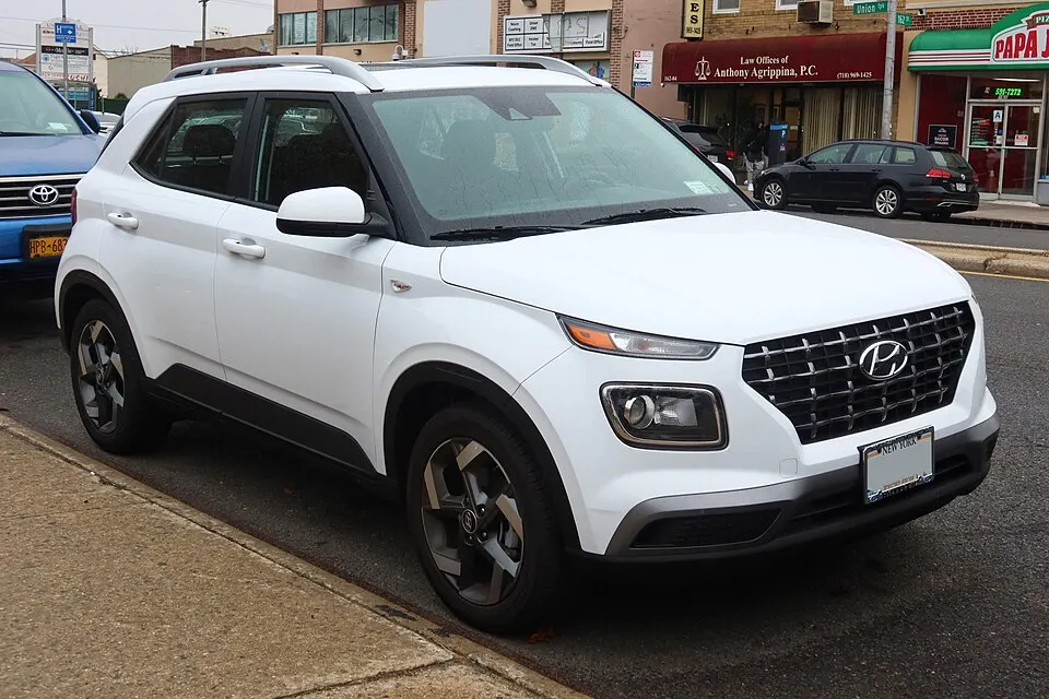 2022 Hyundai Venue, front 11.30.21, photographed in United States