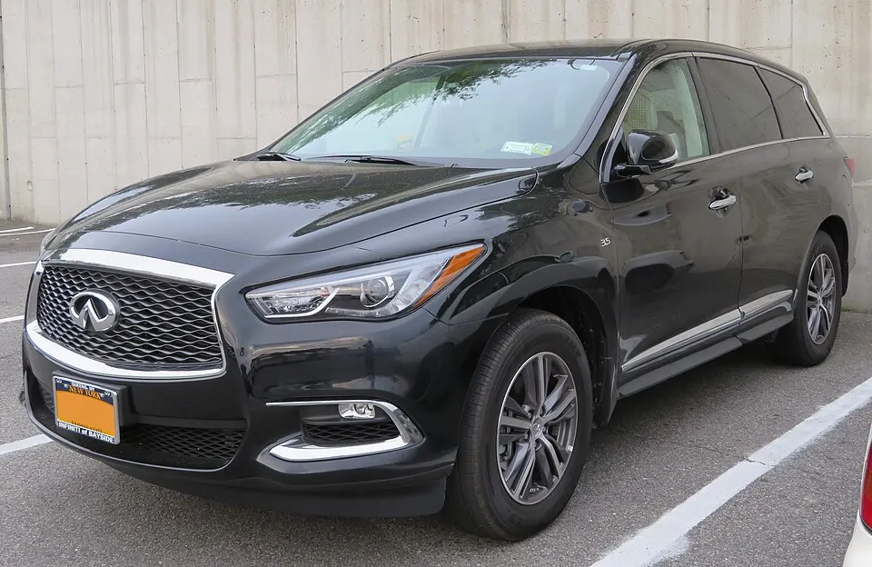 2016 Infiniti QX60 front 6.2.18, photographed in United States