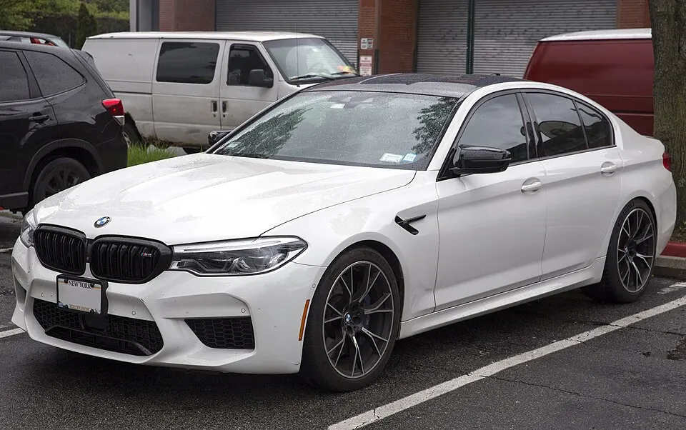 2018 BMW M5 Competition in Alpinweiß, front left, photographed in United States