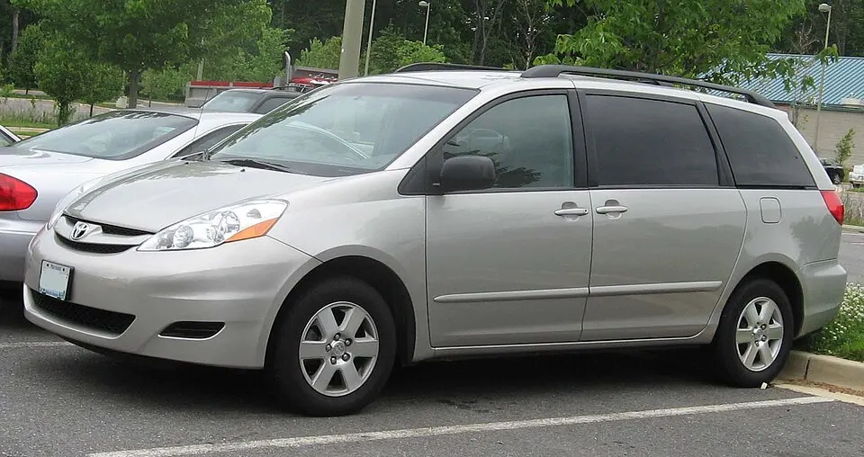 2007 Toyota Sienna LE, photographed in United States