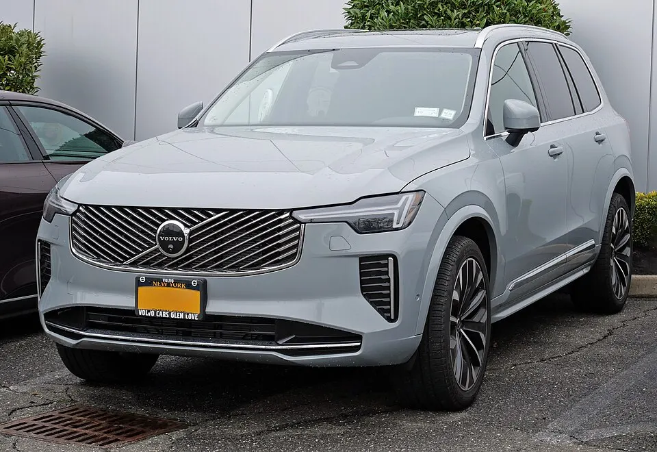 2025 Volvo XC90 (facelift), front 4.11.25, photographed in United States