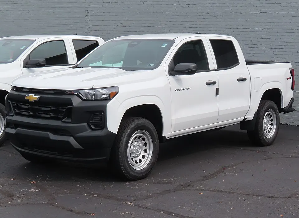 2026 Chevrolet Colorado WT, front left, 09-27-2025, photographed in United States