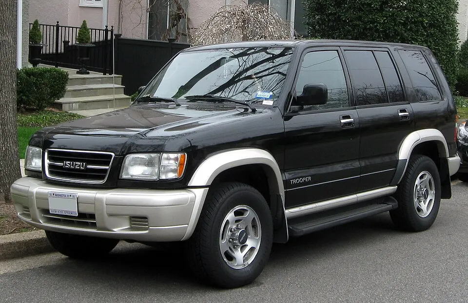 Isuzu Trooper -- 03-16-2012, photographed in United States