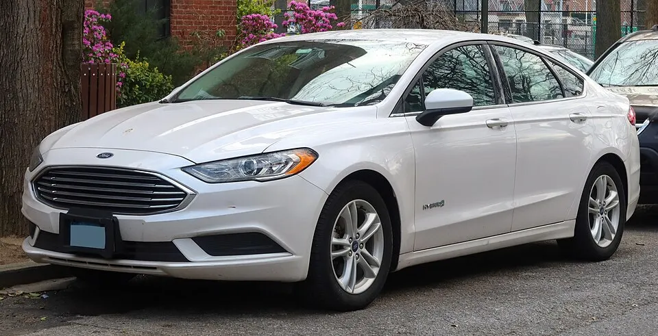 2018 Ford Fusion SE Hybrid, front 4.4.23, photographed in United States